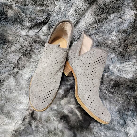 Lucky Brand Perforated Laser Cut Suede Ankle Booties Size 6 - Picture 1 of 6